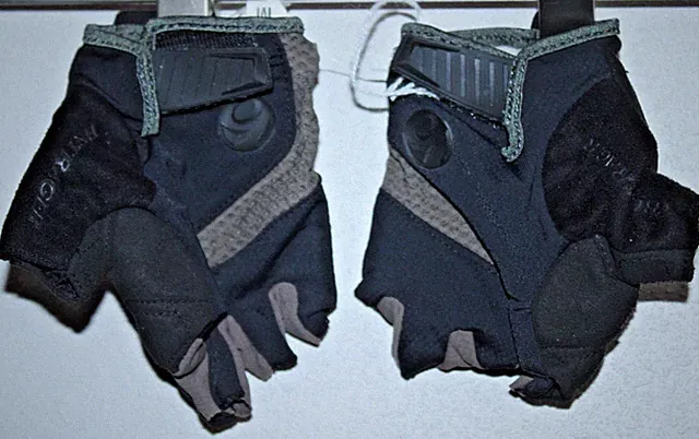 Bontrager RL Fusion Gel Foam Cycling Gloves MED Activewear Commuter Cafe Pull-on